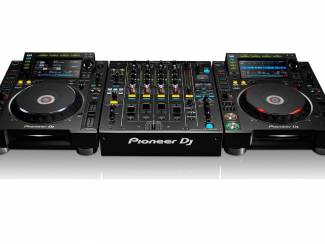 2x Pioneer CDJ-2000NXS2 & Pioneer DJM-900NXS2 Mixer Full Complete