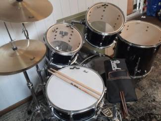 Drumstel Pearl €400,00